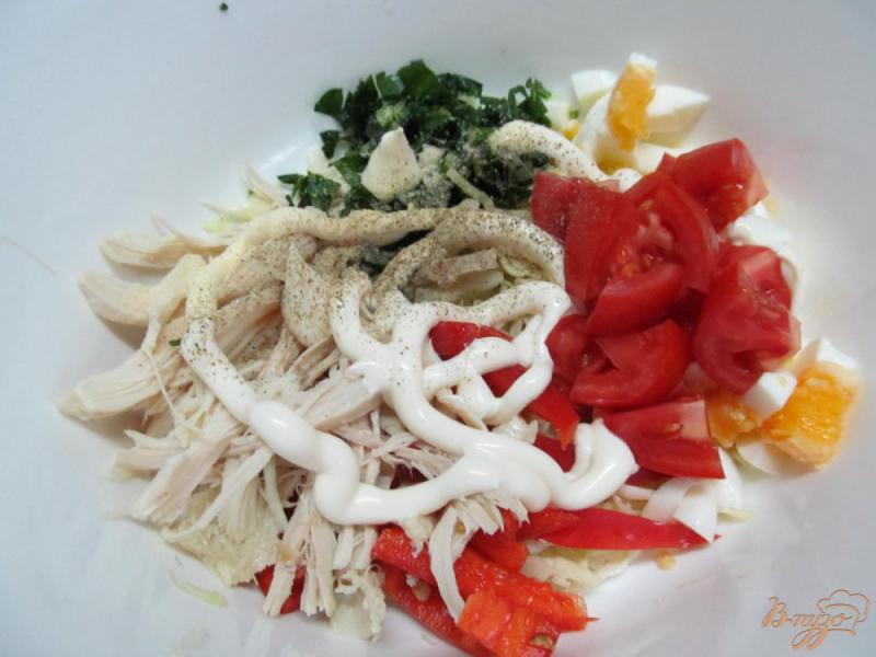 Фото приготовление рецепта: Салат из капусты с куриным мясом шаг №4
