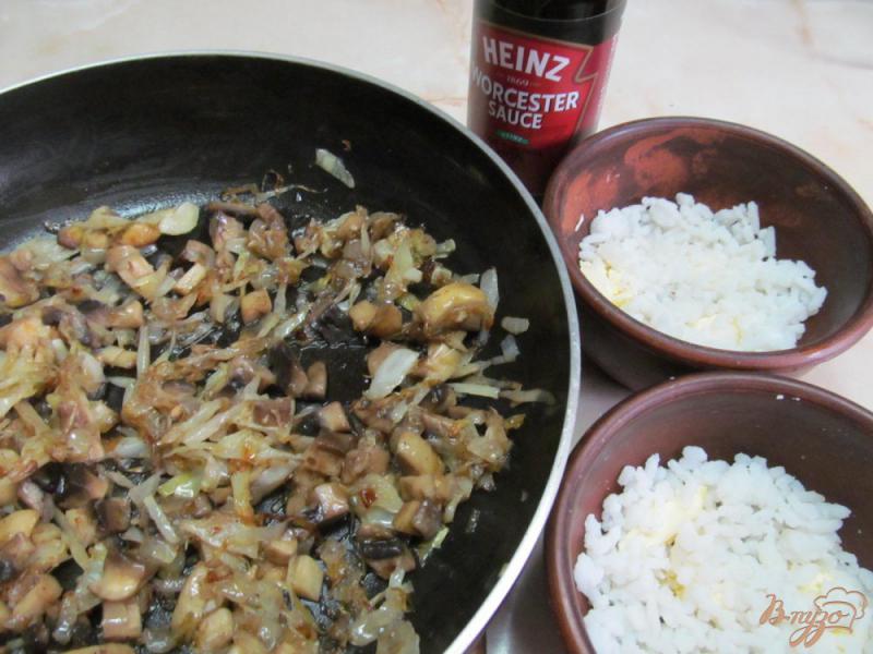 Фото приготовление рецепта: Запеченная капуста с рисом и грибами шаг №3