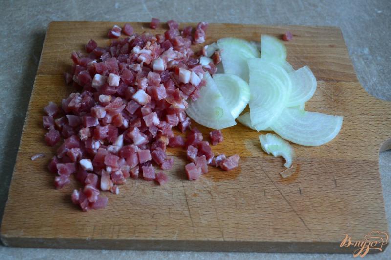 Фото приготовление рецепта: Салат из савойской капусты с ветчиной шаг №3