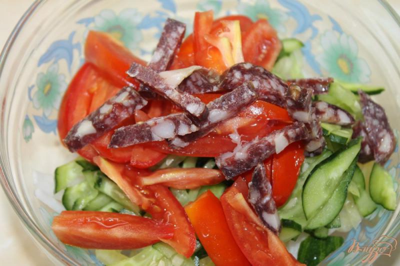 Фото приготовление рецепта: Салат с редькой и свежими овощами шаг №4