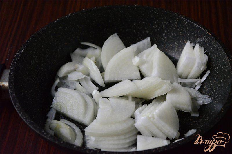 Фото приготовление рецепта: Салат с грибами шаг №2