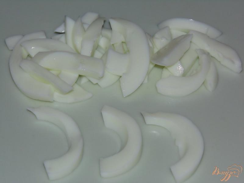Фото приготовление рецепта: Салат из стручковой фасоли с помидором и кунжутом шаг №3