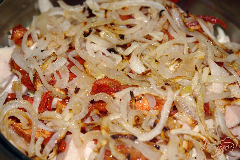 Фото приготовление рецепта: Салат с курицей и вялеными помидорами шаг №6