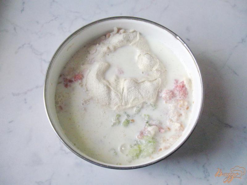 Фото приготовление рецепта: Котлеты из индейки  с молоком и манной крупой. шаг №3