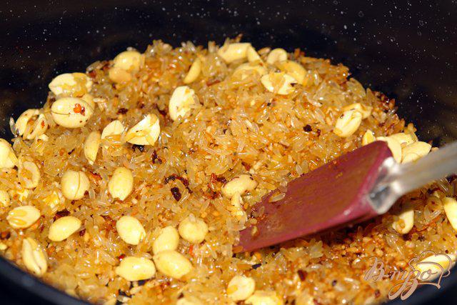 Фото приготовление рецепта: Рис с нутом и арахисом шаг №5