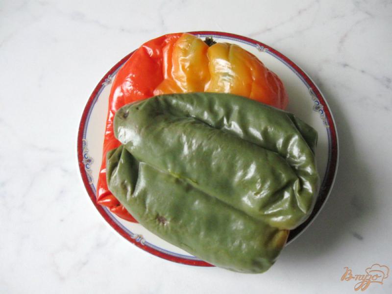 Фото приготовление рецепта: Салат из болгарского перца с соевым соусом шаг №1