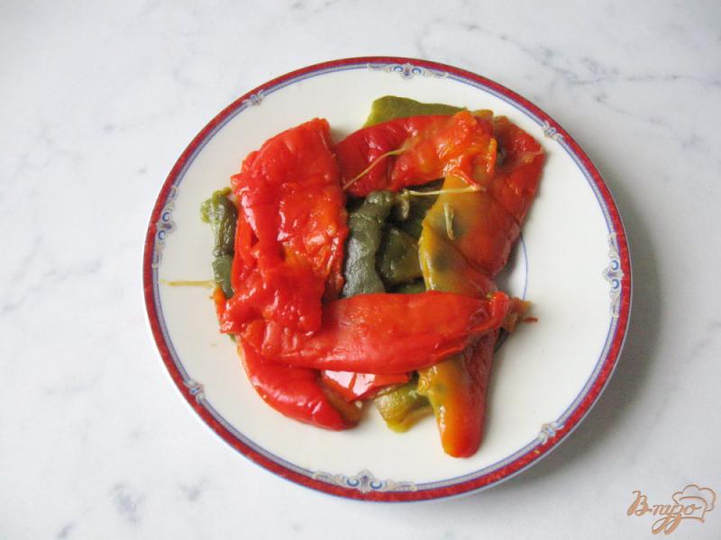 Фото приготовление рецепта: Салат из болгарского перца с соевым соусом шаг №8