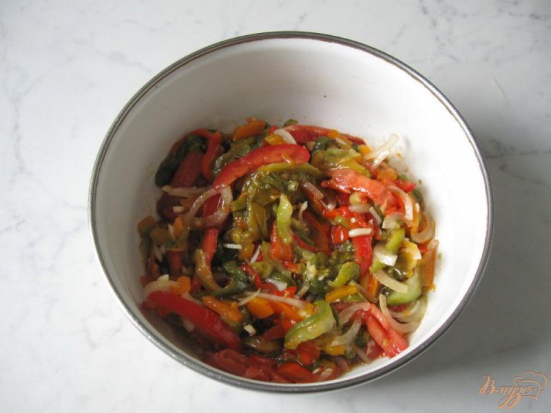 Фото приготовление рецепта: Салат из болгарского перца с соевым соусом шаг №11