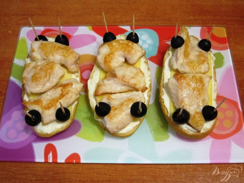 Фото приготовление рецепта: Сэндвичи с курицей и перцем шаг №6