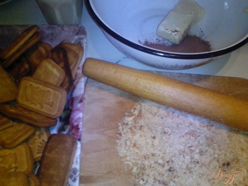 Фото приготовление рецепта: Шоколадная «колбаска» с кунжутом шаг №2