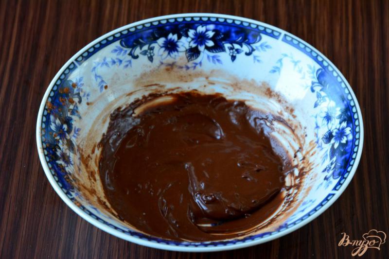 Фото приготовление рецепта: Песочный пирог с шоколадной глазурью шаг №5