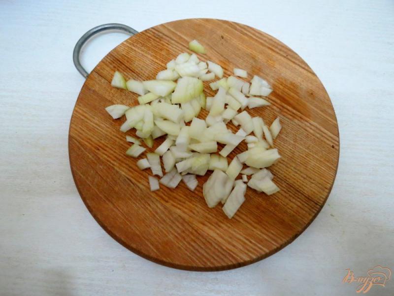 Фото приготовление рецепта: Суп с брюссельской капустой, шампиньонами и сырочком шаг №4
