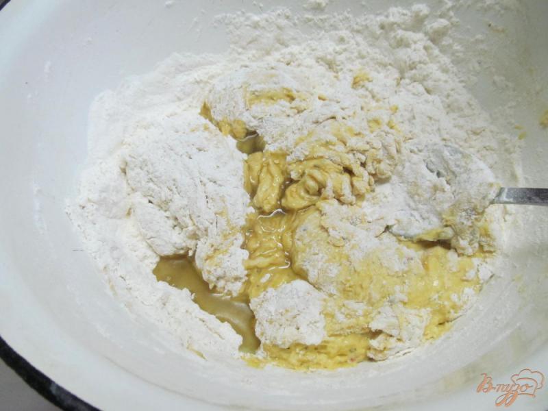 Фото приготовление рецепта: Яркие булочки с прованскими травами шаг №3