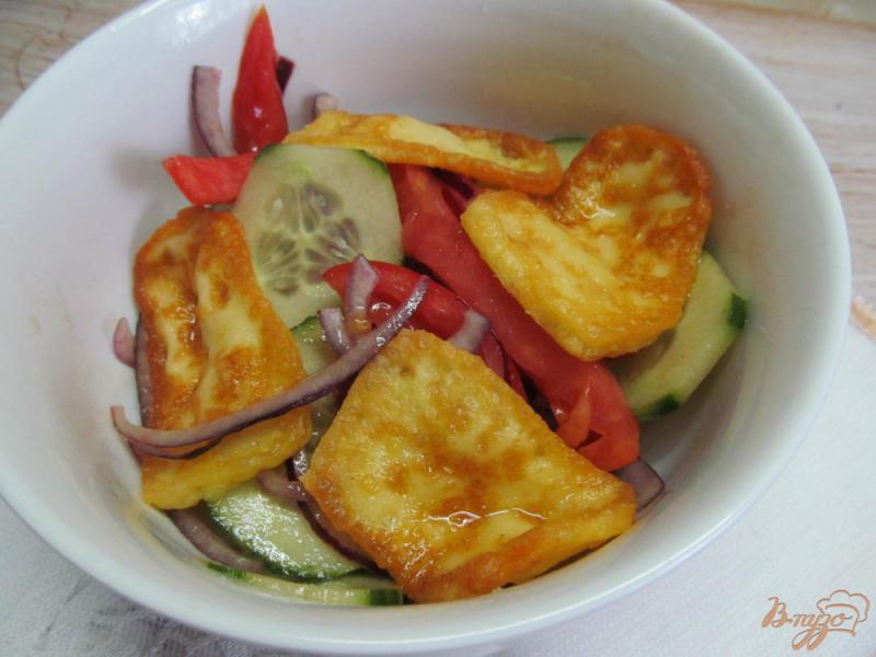 Фото приготовление рецепта: Салат с жаренным сыром шаг №5