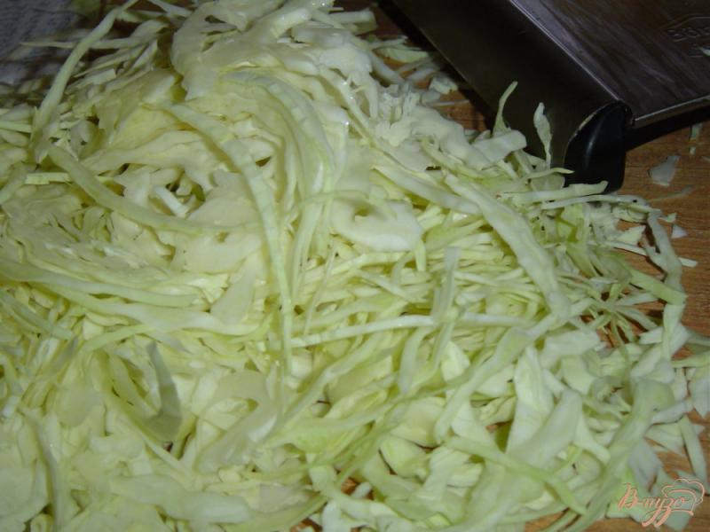 Фото приготовление рецепта: Капустный салат с солеными огурцами шаг №1