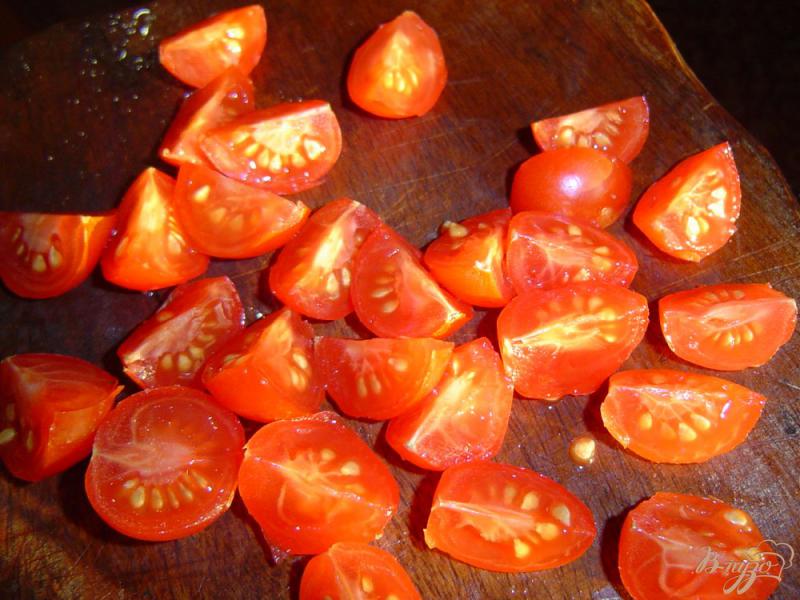 Фото приготовление рецепта: Овощной салат с помидорами, луком и квашенными огурцами шаг №1