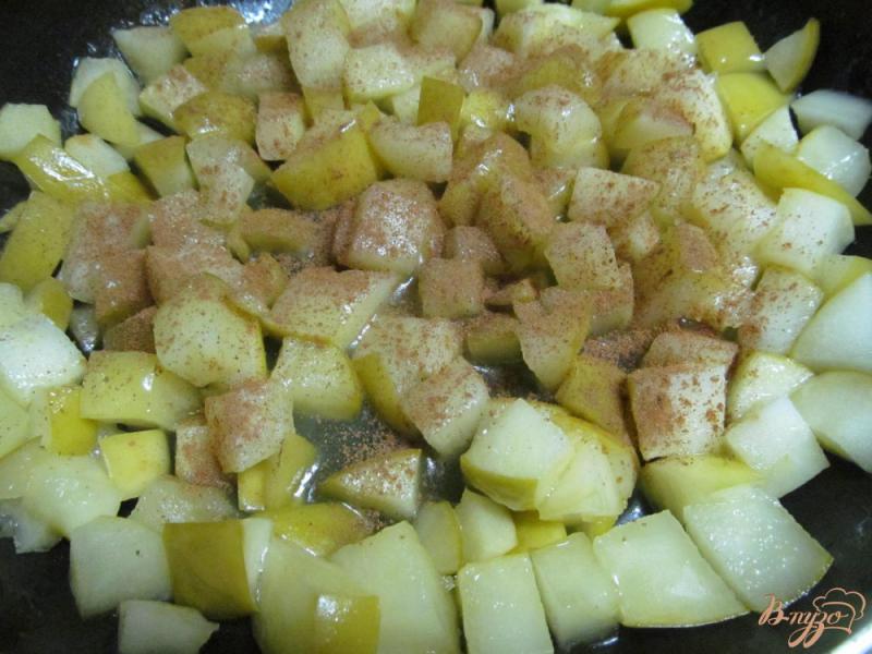 Фото приготовление рецепта: Пирог с яблоками и творогом шаг №6