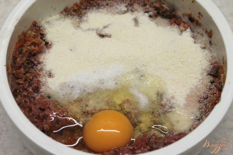 Фото приготовление рецепта: Котлеты из телятины и корнеплодов в духовке шаг №3