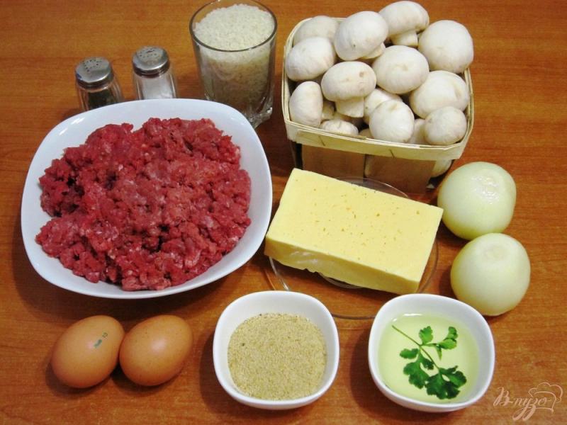 Фото приготовление рецепта: Гратен с рисом, грибами и мясным фаршем шаг №1