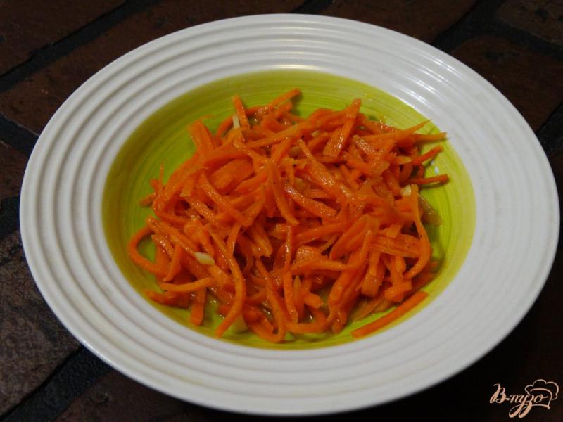 Фото приготовление рецепта: Салат с корейской морковкой и колбасой шаг №1