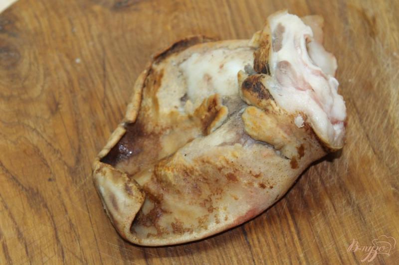 Фото приготовление рецепта: Маринованные свиные ушки в острой аджике шаг №1