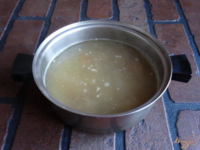 Фото приготовление рецепта: Суп-лапша с соевой лапшой и тушенкой шаг №4