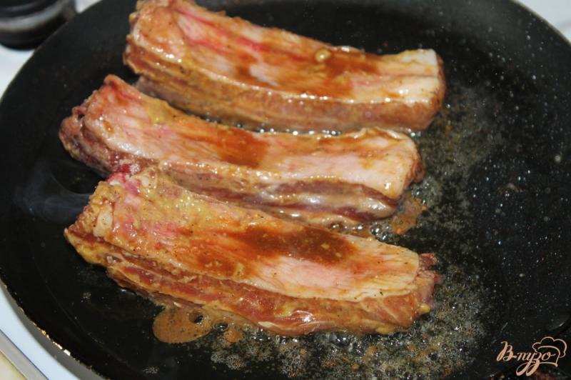 Фото приготовление рецепта: Свиные ребра запеченные в аджике шаг №3
