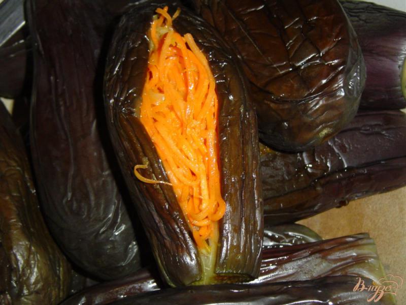Фото приготовление рецепта: Квашеные баклажаны с морковью,чесноком и луком шаг №8