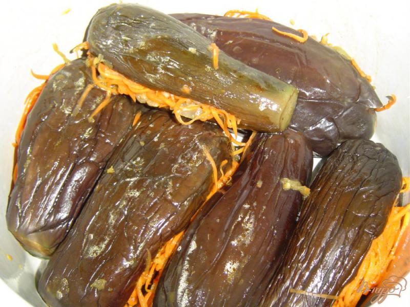 Фото приготовление рецепта: Квашеные баклажаны с морковью,чесноком и луком шаг №9