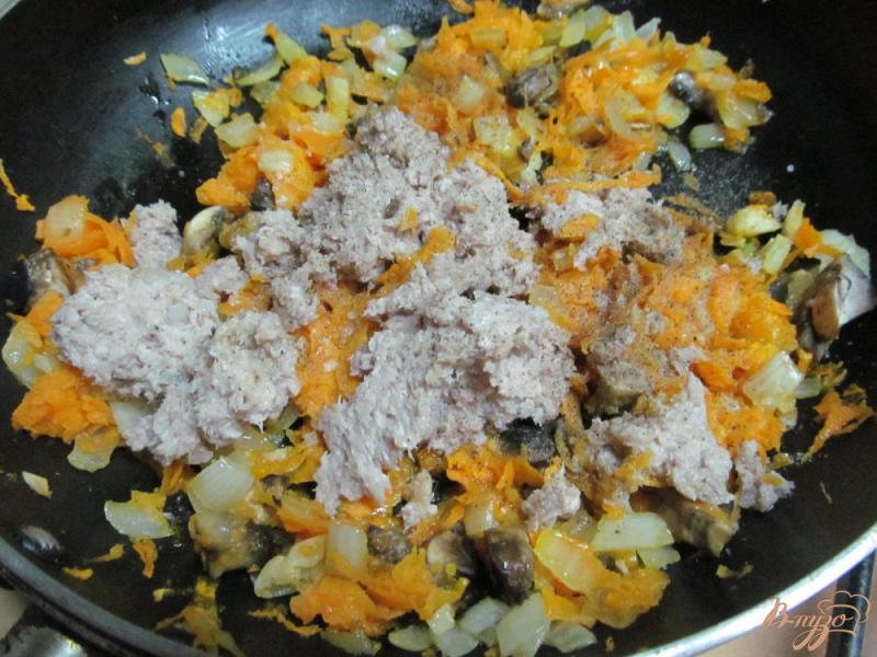 Фото приготовление рецепта: Фаршированные блинчики свининой и овощами шаг №5