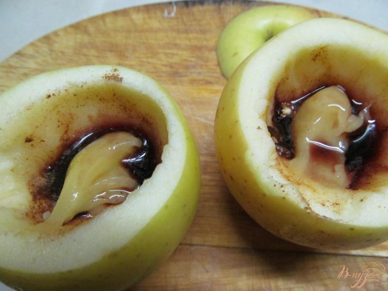 Фото приготовление рецепта: Запеченные яблоки с корицей шаг №3