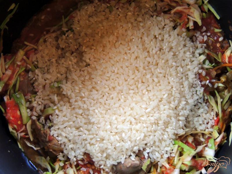 Фото приготовление рецепта: Рис с печенью и овощами шаг №4