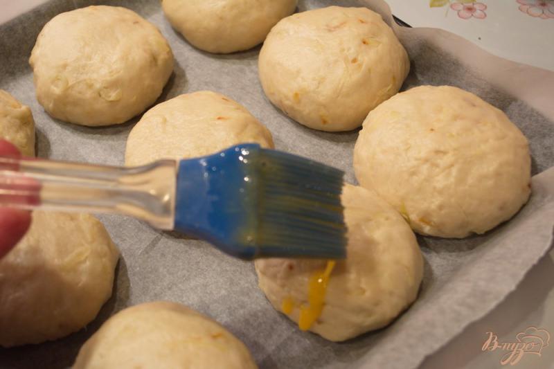 Фото приготовление рецепта: Домашние булочки с секретом ( для первых блюд) шаг №7