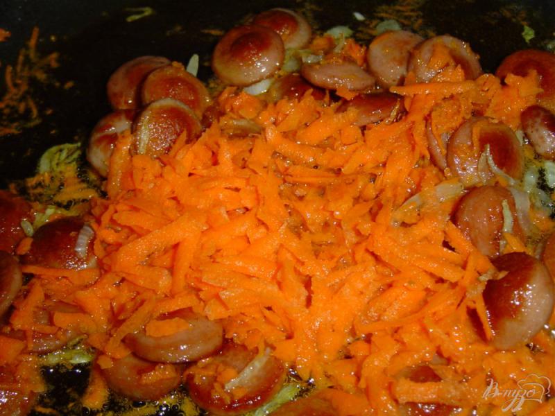 Фото приготовление рецепта: Солянка из белокачанной капусты и сосисок шаг №3