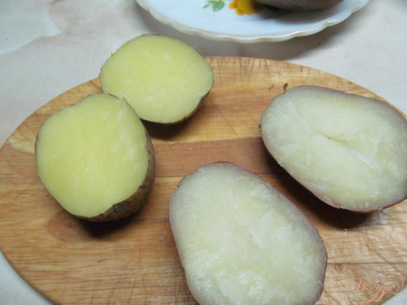 Фото приготовление рецепта: Закуска из сельди в картофеле шаг №3