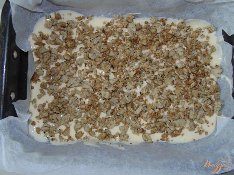 Фото приготовление рецепта: Тонкий пирог на кефире с мясом птицы шаг №7