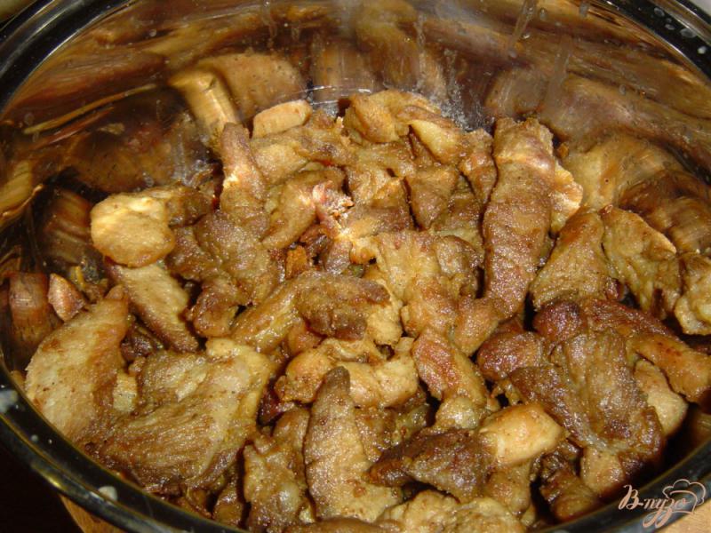 Фото приготовление рецепта: Гуляш из свинины со сметанной подливой шаг №6