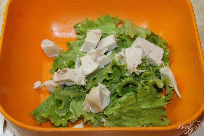 Фото приготовление рецепта: Салат с грушей и курицей шаг №3