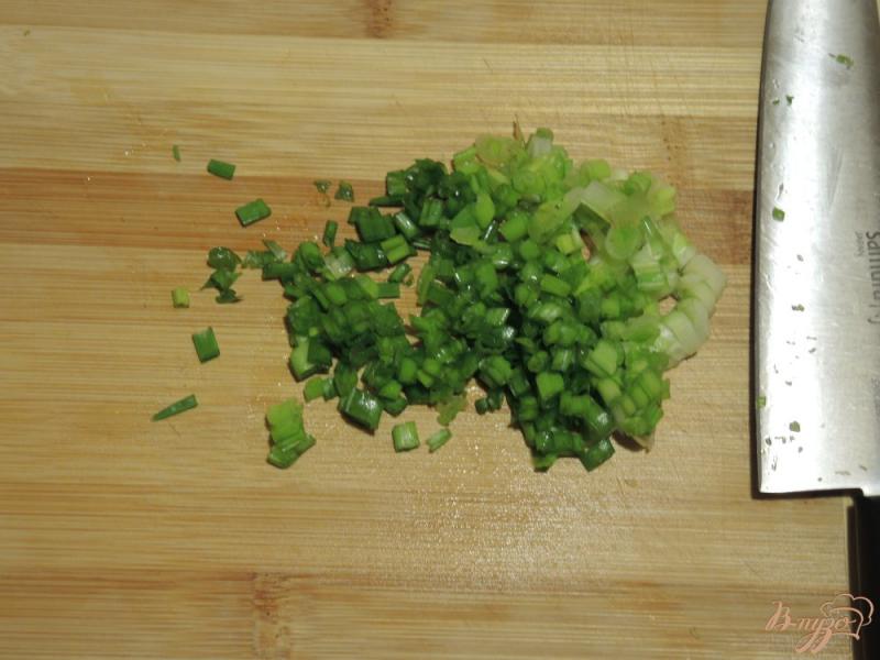 Фото приготовление рецепта: Салат с красной фасолью шаг №4