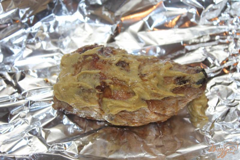 Фото приготовление рецепта: Запеченная свинина с имбирем и соевым соусом шаг №6