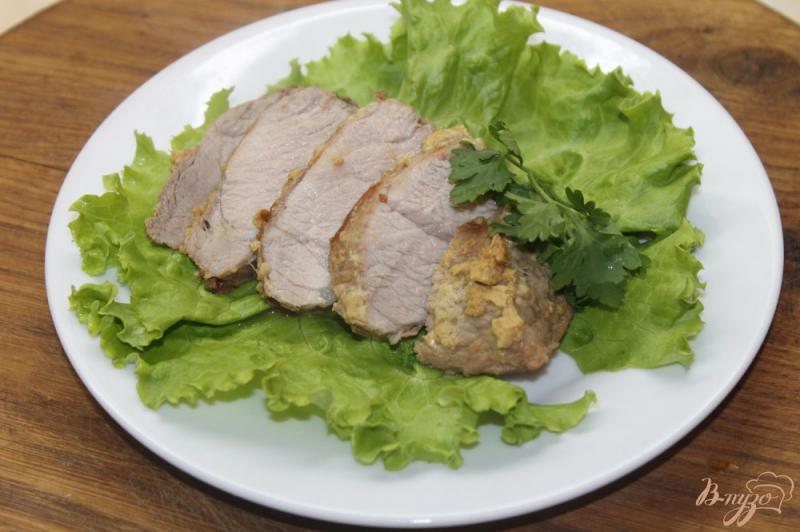 Фото приготовление рецепта: Запеченная свинина с имбирем и соевым соусом шаг №7