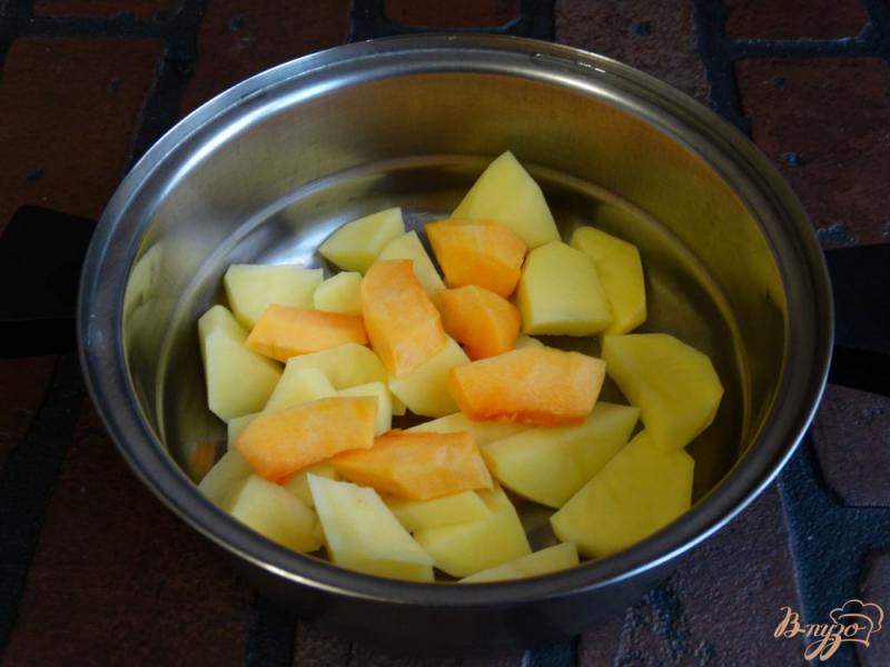 Фото приготовление рецепта: Печень тушеная с тыквой и картофелем шаг №2