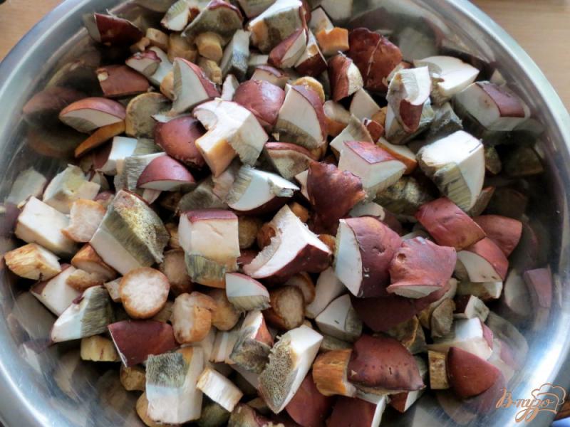 Фото приготовление рецепта: Суп с брокколи и лесными грибами шаг №2