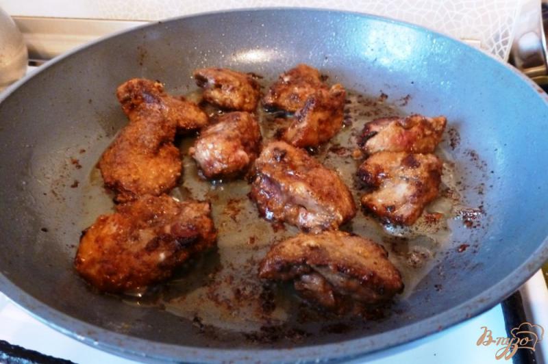 Фото приготовление рецепта: Ароматная жаренная куриная печень шаг №3