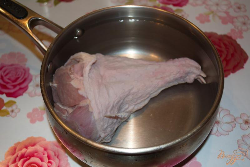 Фото приготовление рецепта: Бульон на курице с ризони шаг №1