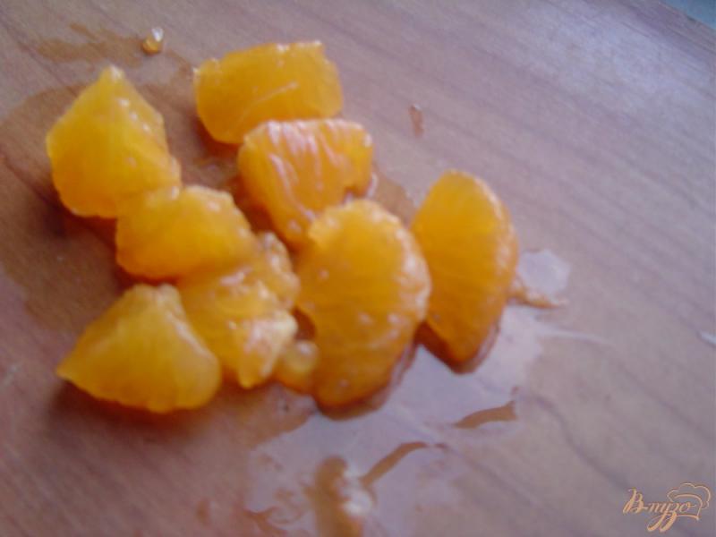 Фото приготовление рецепта: Салат из яблока, пекинской капусты и апельсина шаг №1