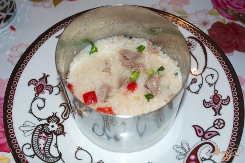 Фото приготовление рецепта: Теплый салат  с рисом и индейкой шаг №5