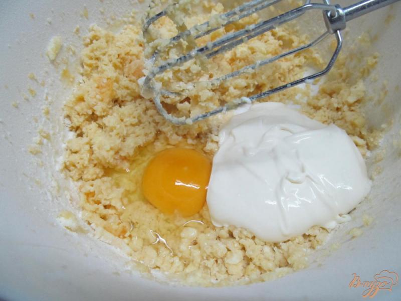 Фото приготовление рецепта: Вафли с мандарином и плавленным сыром шаг №2
