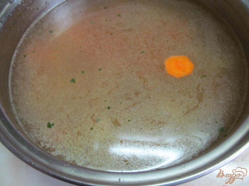 Фото приготовление рецепта: Суп с грибами и пекинской капустой шаг №2