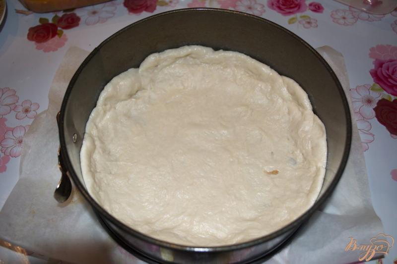 Фото приготовление рецепта: Дрожжевой пирог с индейкой, картошкой и яичной заливкой шаг №1